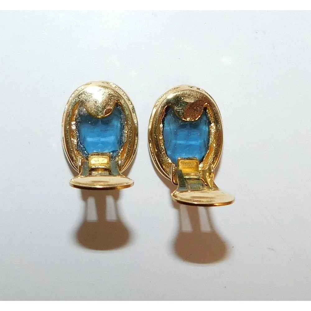 Christian Dior Vintage Blue Stone Gold Tone Jeweled‎ Clip On Earrings